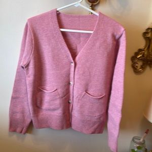Women’s v-neck cardigan by Justone.